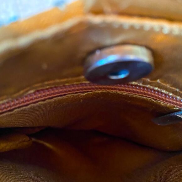 Sparkly gold glass beaded wristlet purse. Snap closure w/inside zipper pocket. - Picture 4 of 4